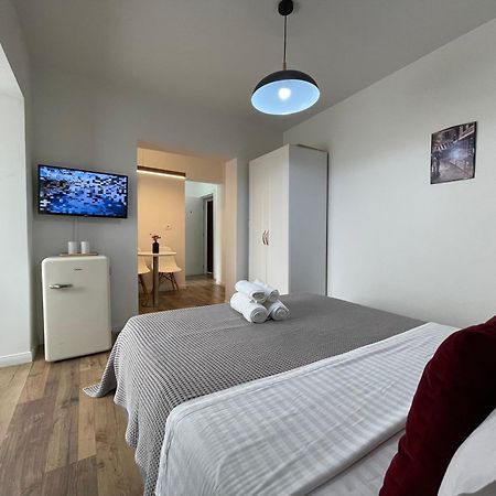 Central Studio Apartments Тирана Экстерьер фото