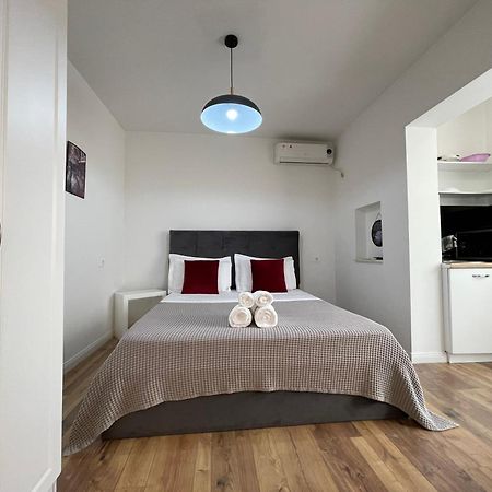 Central Studio Apartments Тирана Экстерьер фото