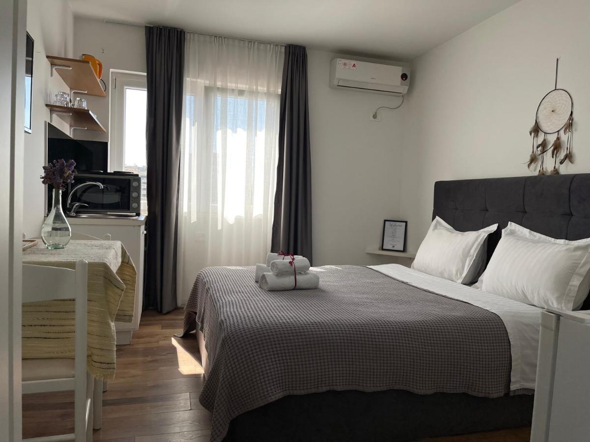 Central Studio Apartments Тирана Экстерьер фото