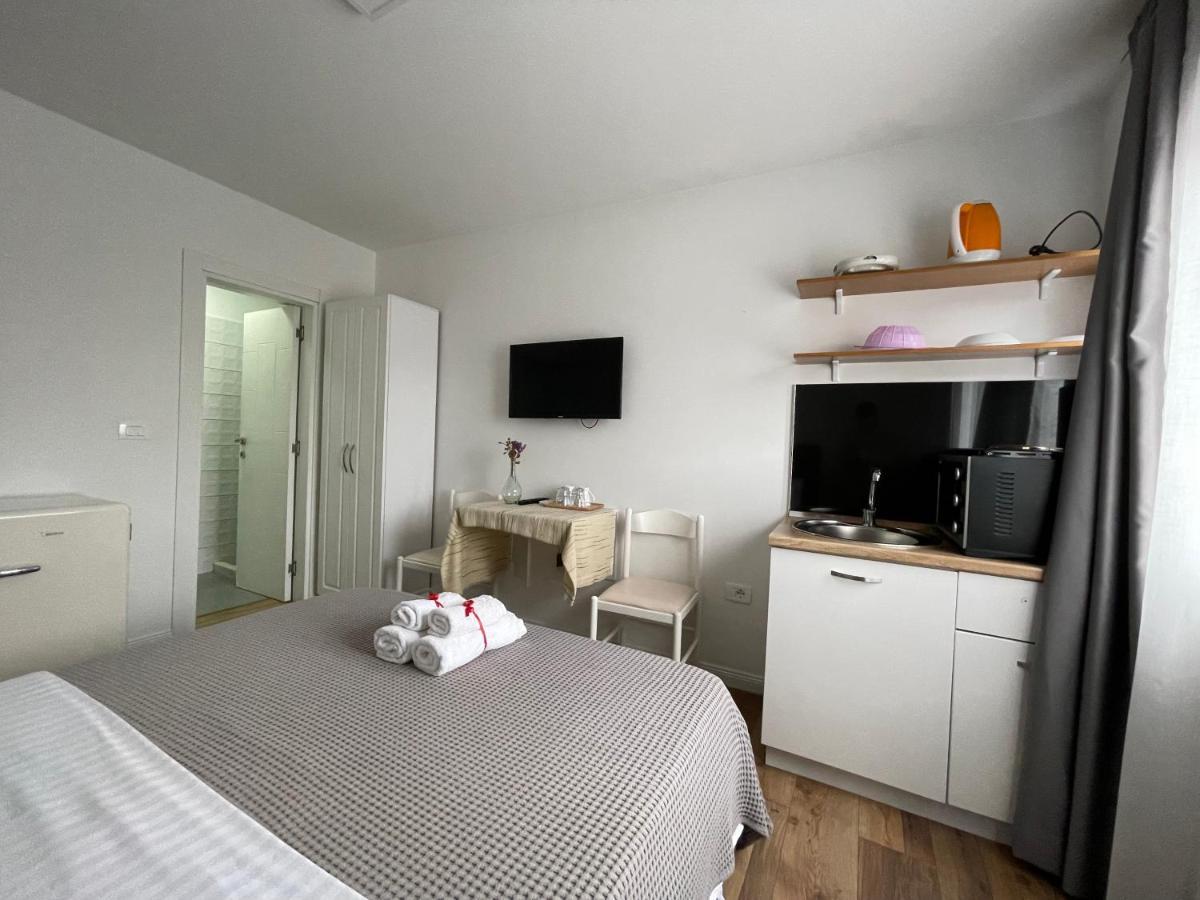 Central Studio Apartments Тирана Экстерьер фото