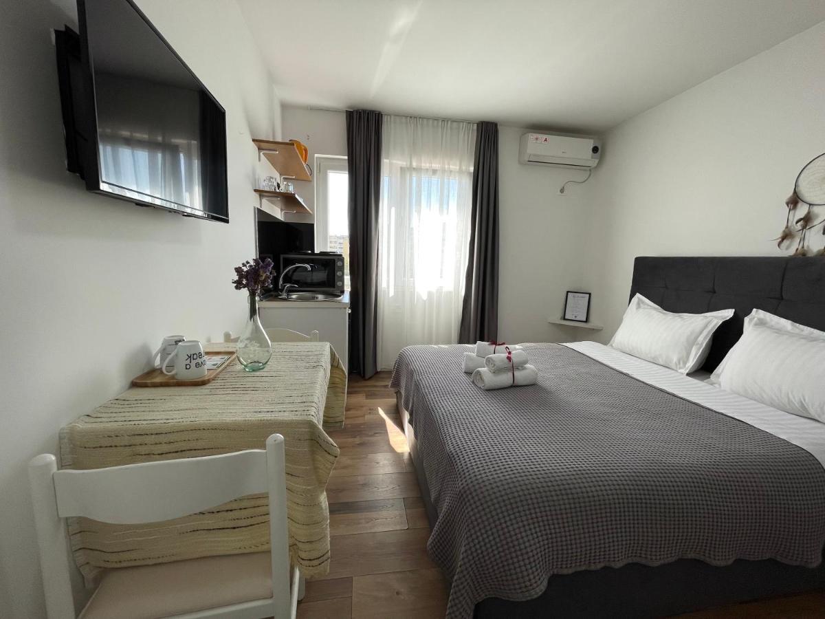 Central Studio Apartments Тирана Экстерьер фото