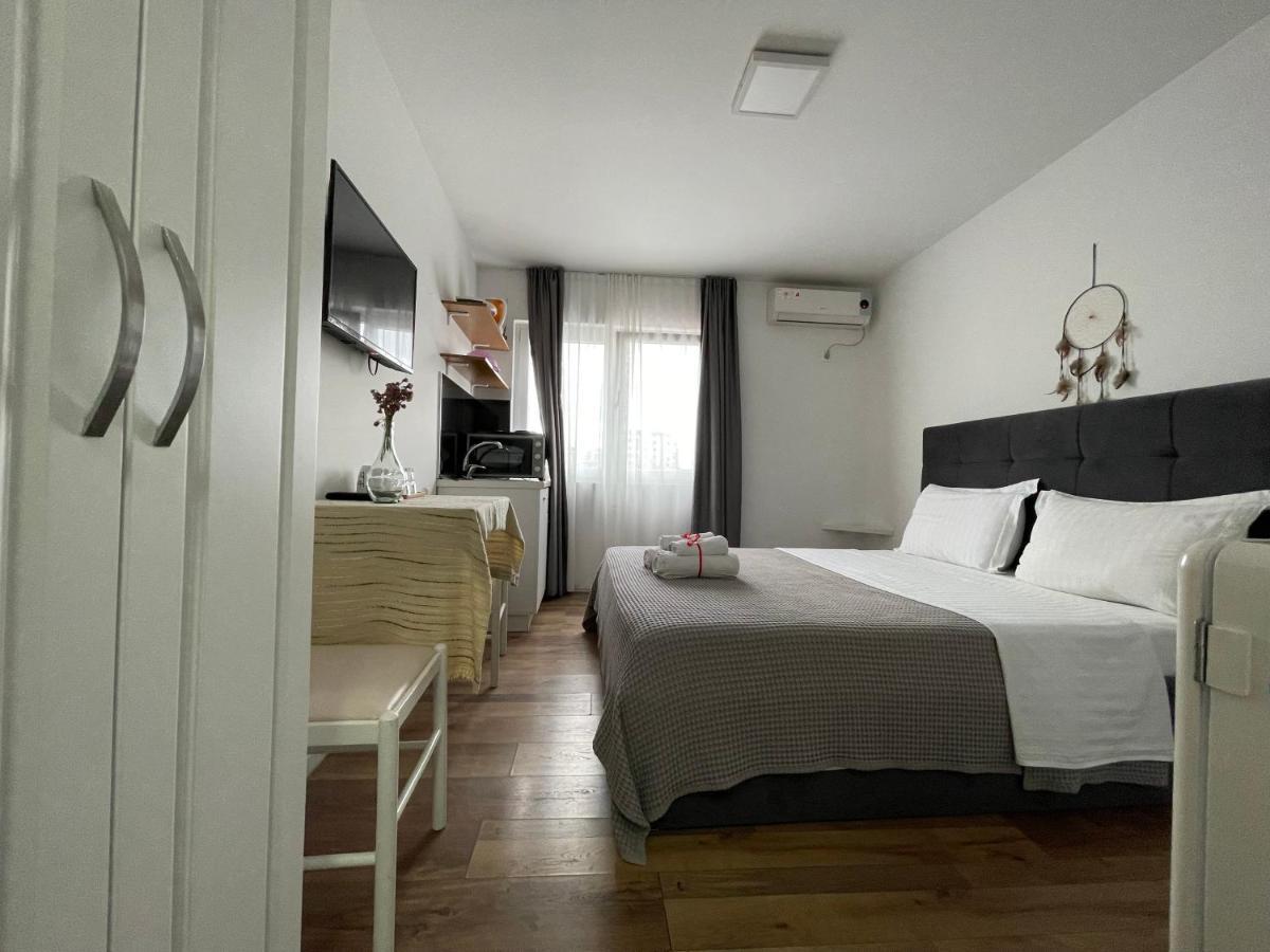 Central Studio Apartments Тирана Экстерьер фото