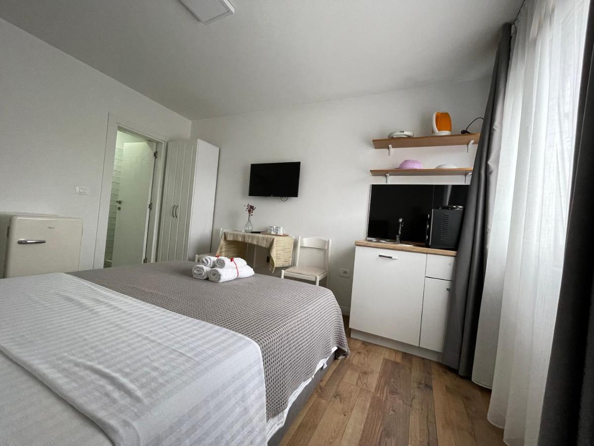 Central Studio Apartments Тирана Экстерьер фото
