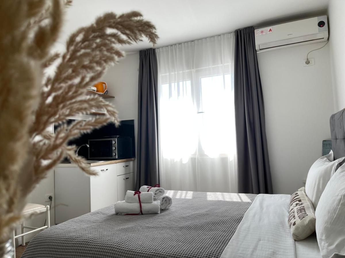 Central Studio Apartments Тирана Экстерьер фото