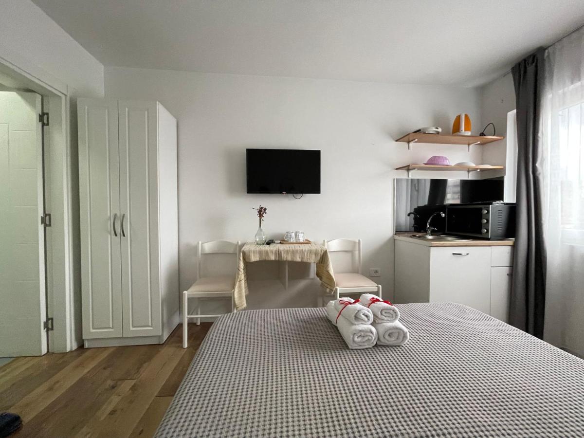 Central Studio Apartments Тирана Экстерьер фото