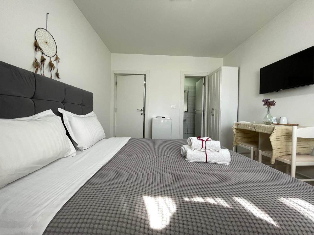 Central Studio Apartments Тирана Экстерьер фото