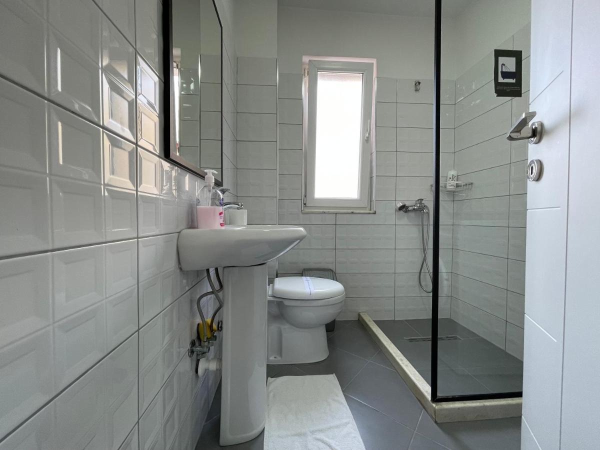Central Studio Apartments Тирана Экстерьер фото