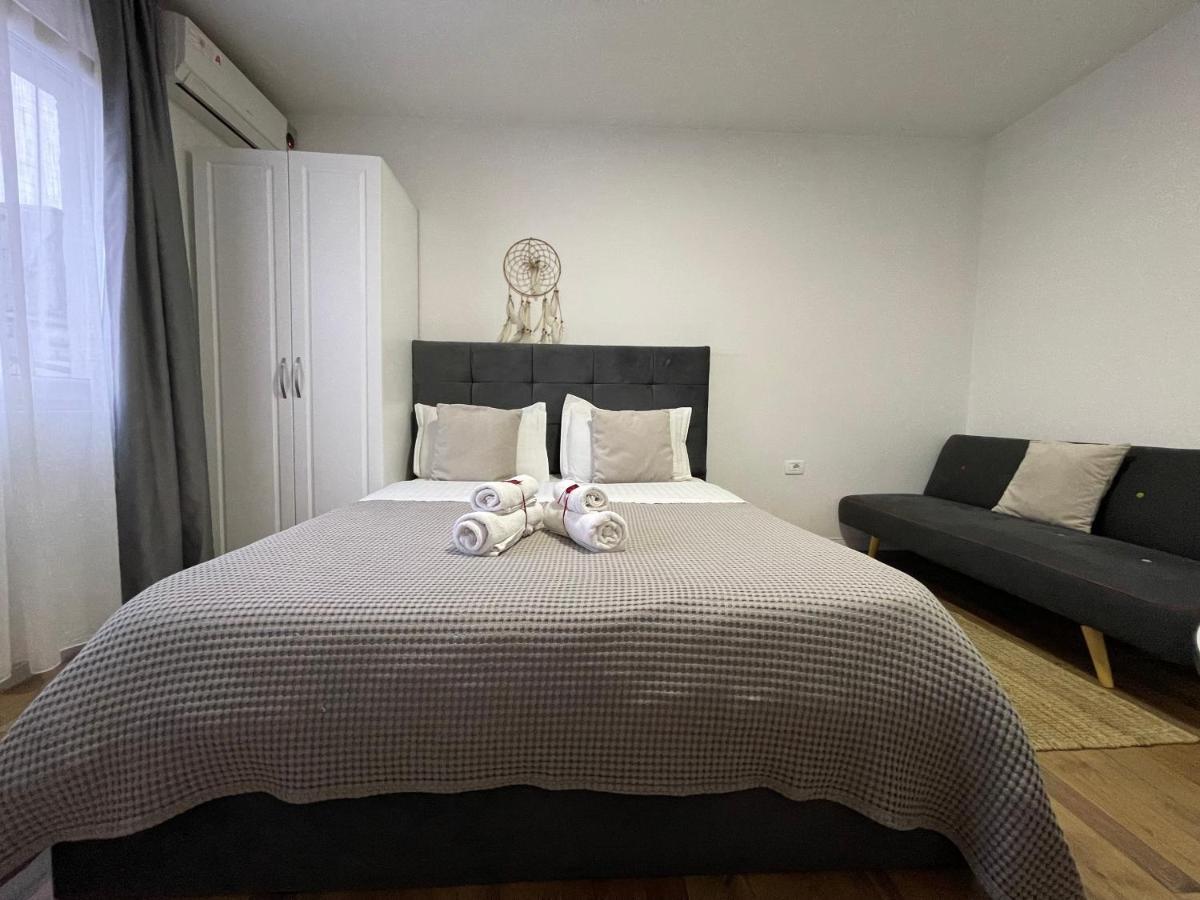 Central Studio Apartments Тирана Экстерьер фото