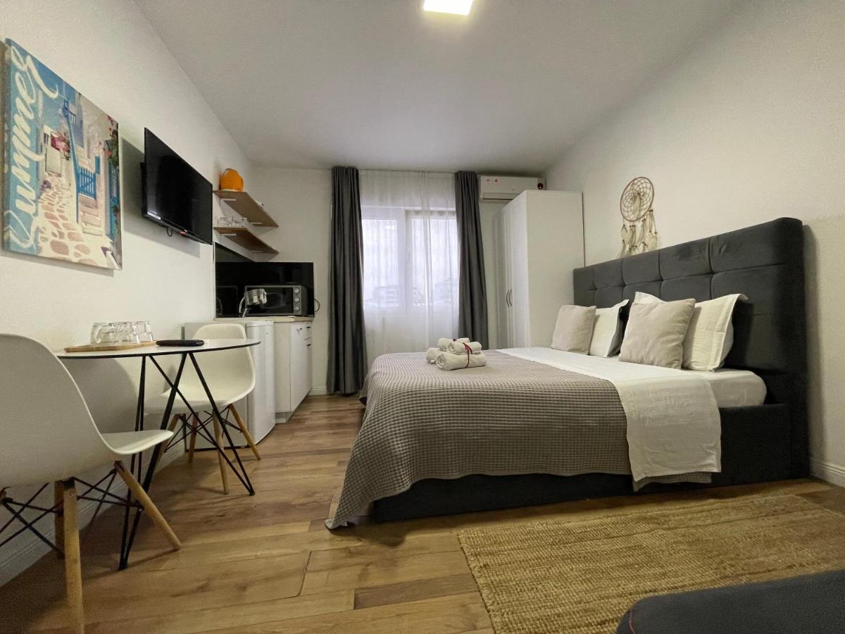Central Studio Apartments Тирана Экстерьер фото