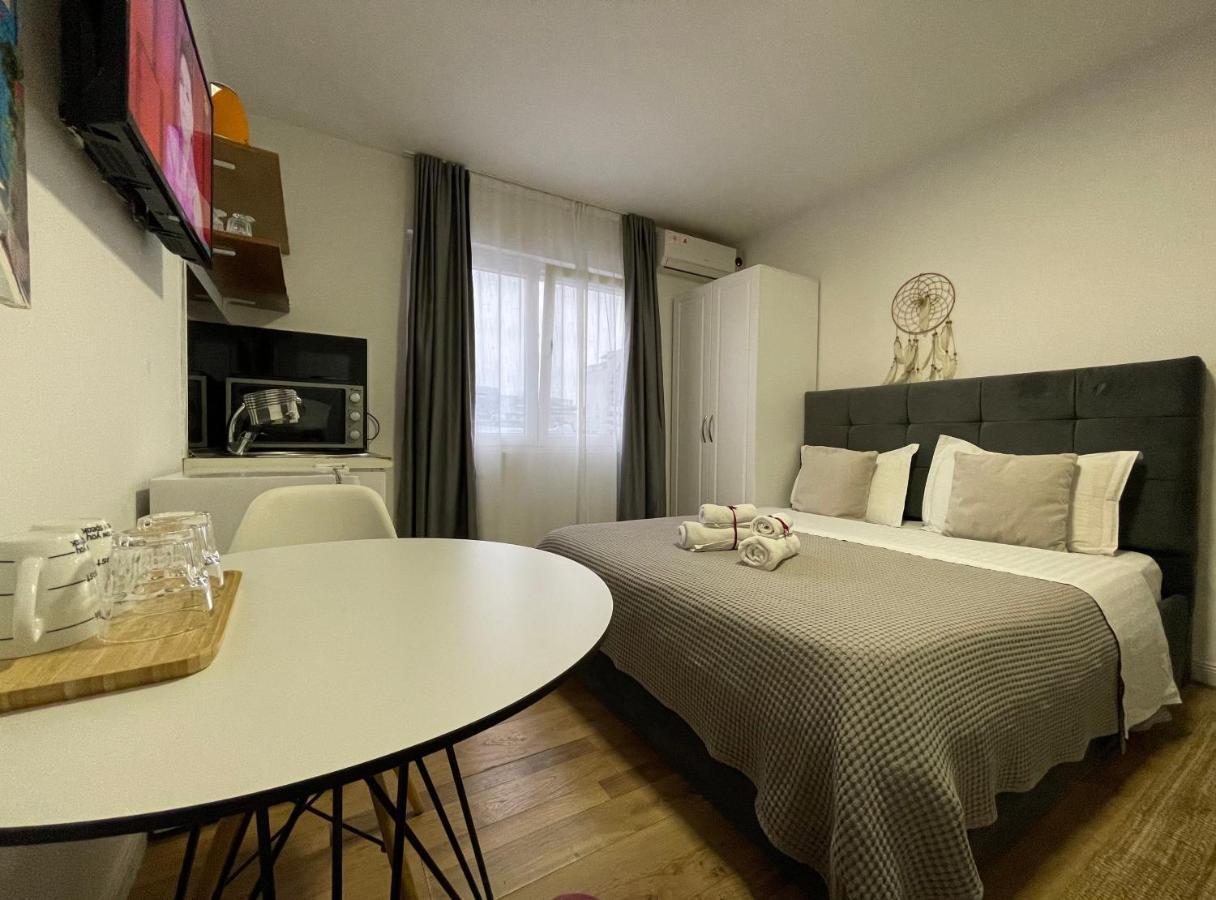 Central Studio Apartments Тирана Экстерьер фото