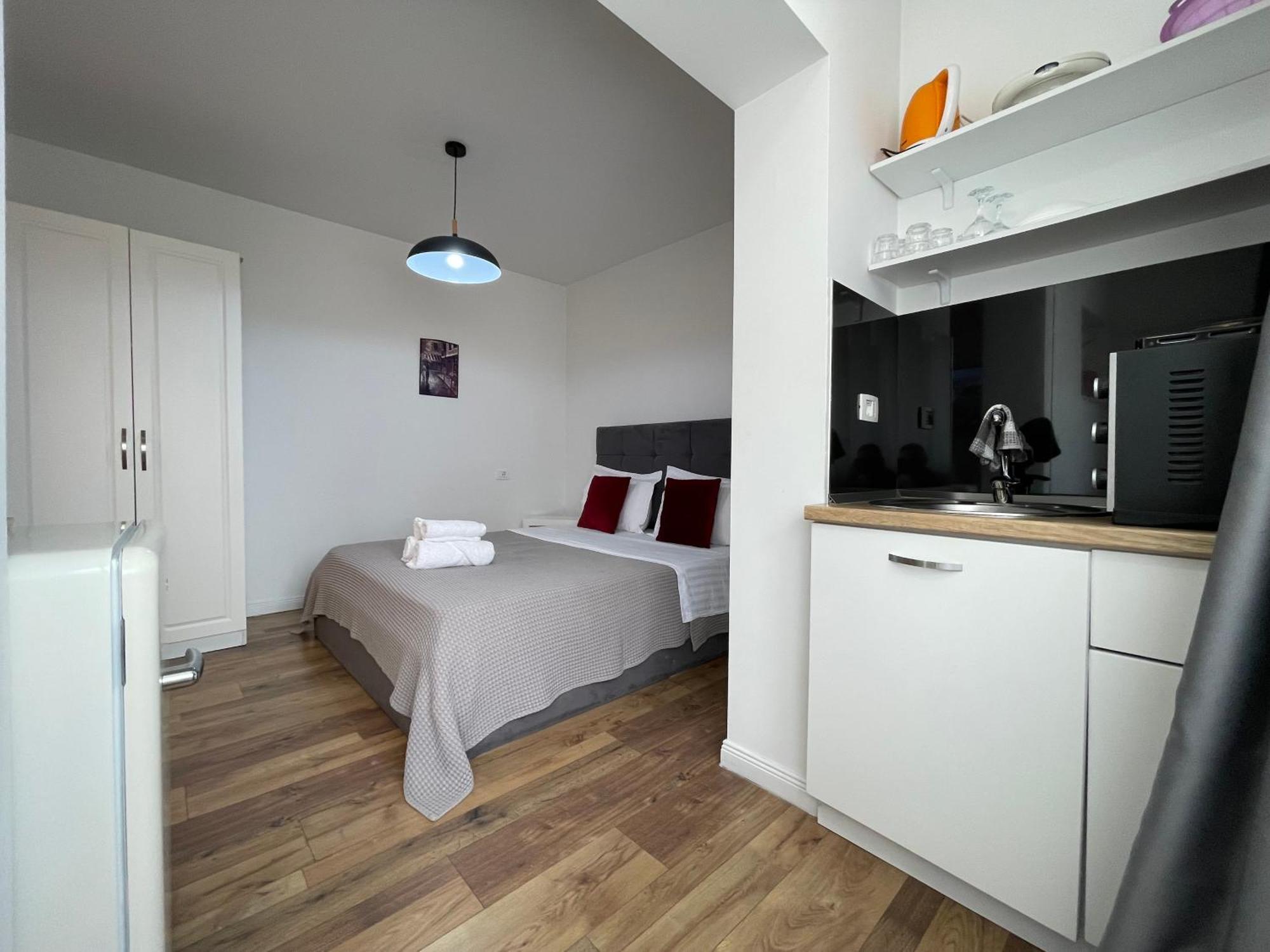 Central Studio Apartments Тирана Экстерьер фото