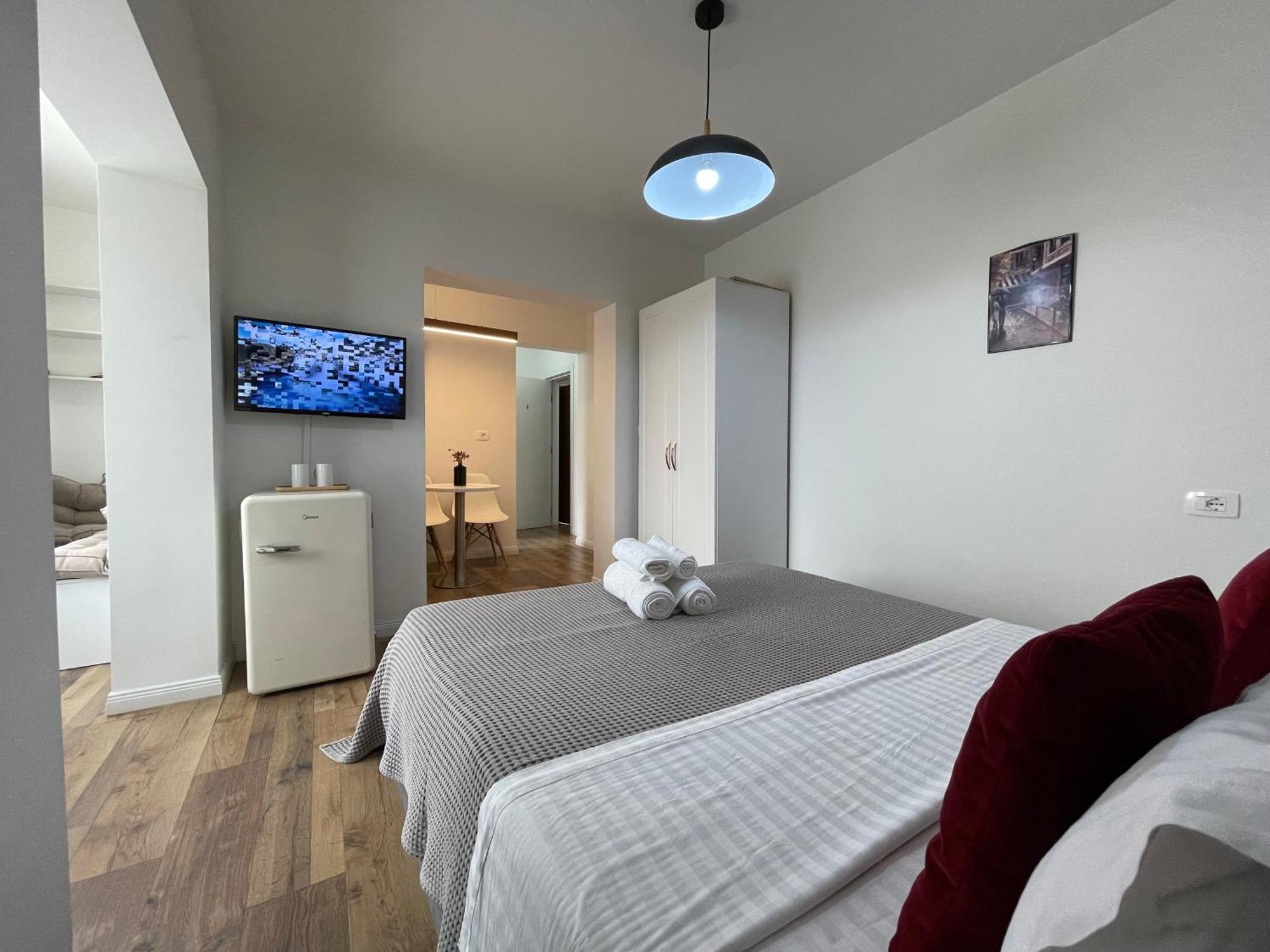 Central Studio Apartments Тирана Экстерьер фото