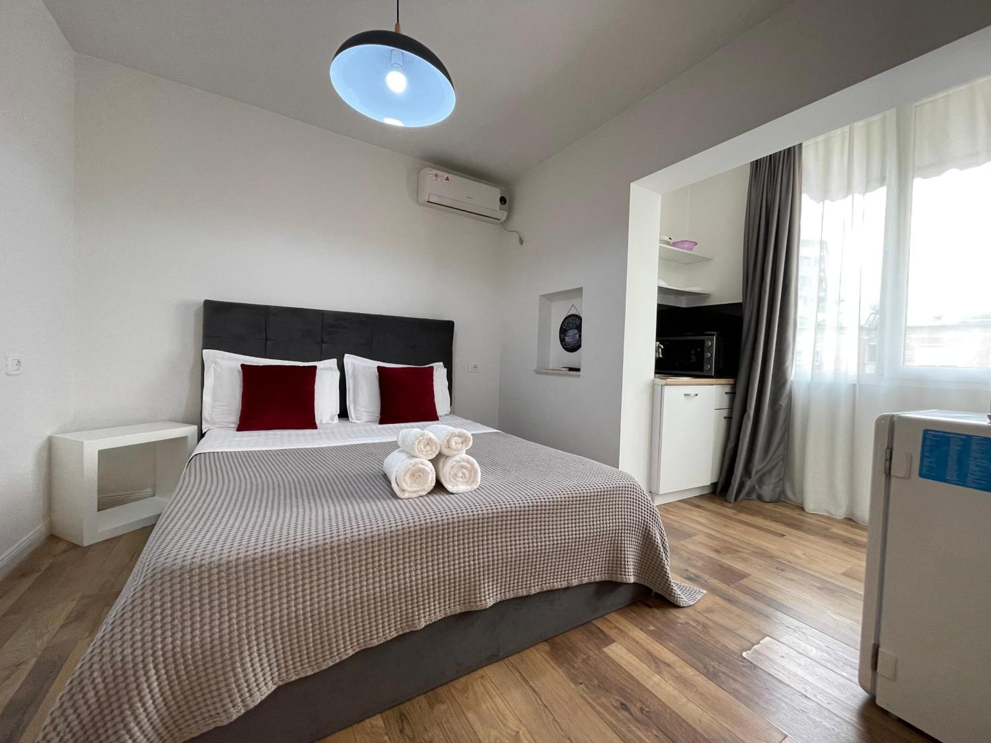 Central Studio Apartments Тирана Экстерьер фото