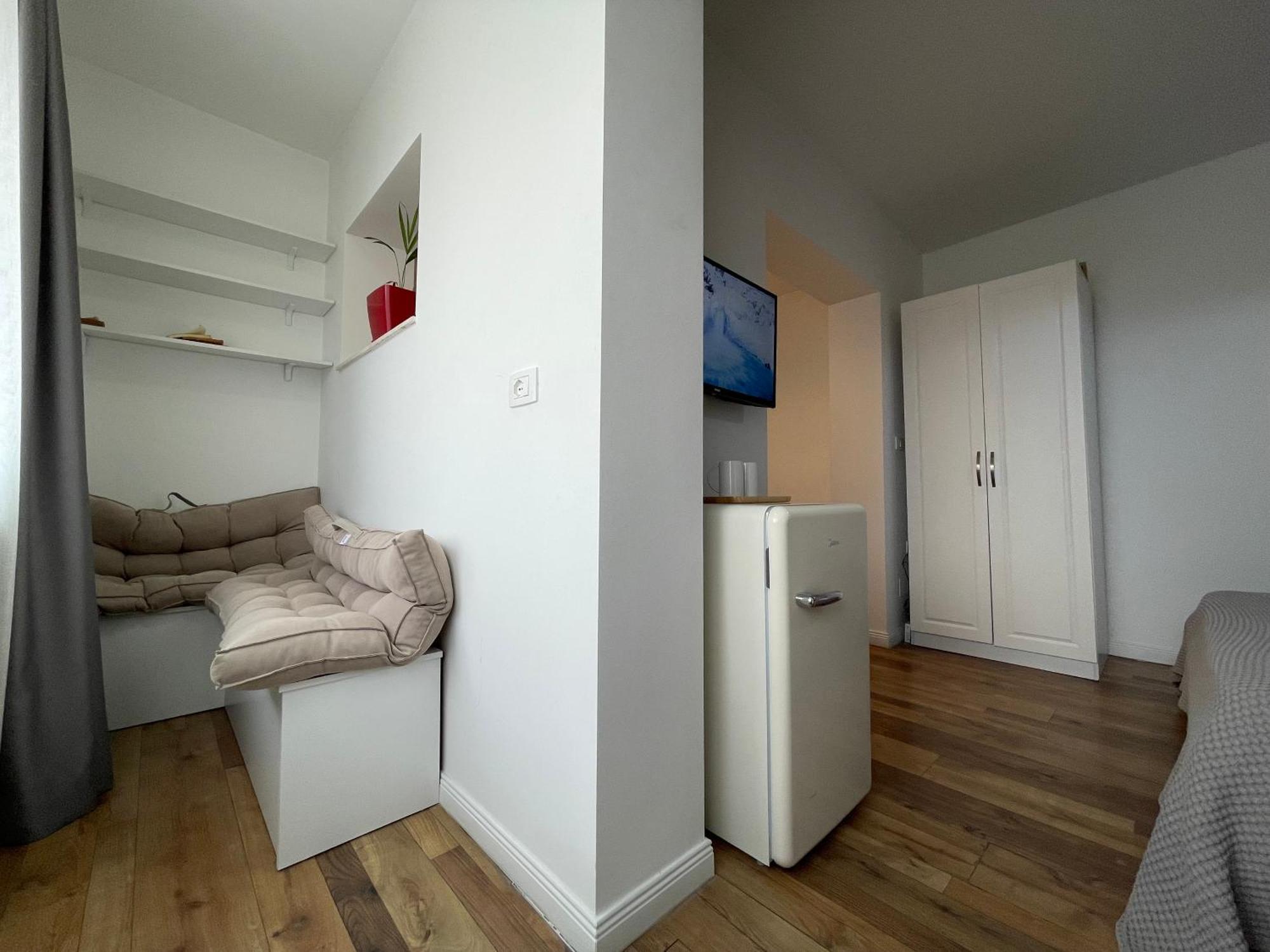 Central Studio Apartments Тирана Экстерьер фото