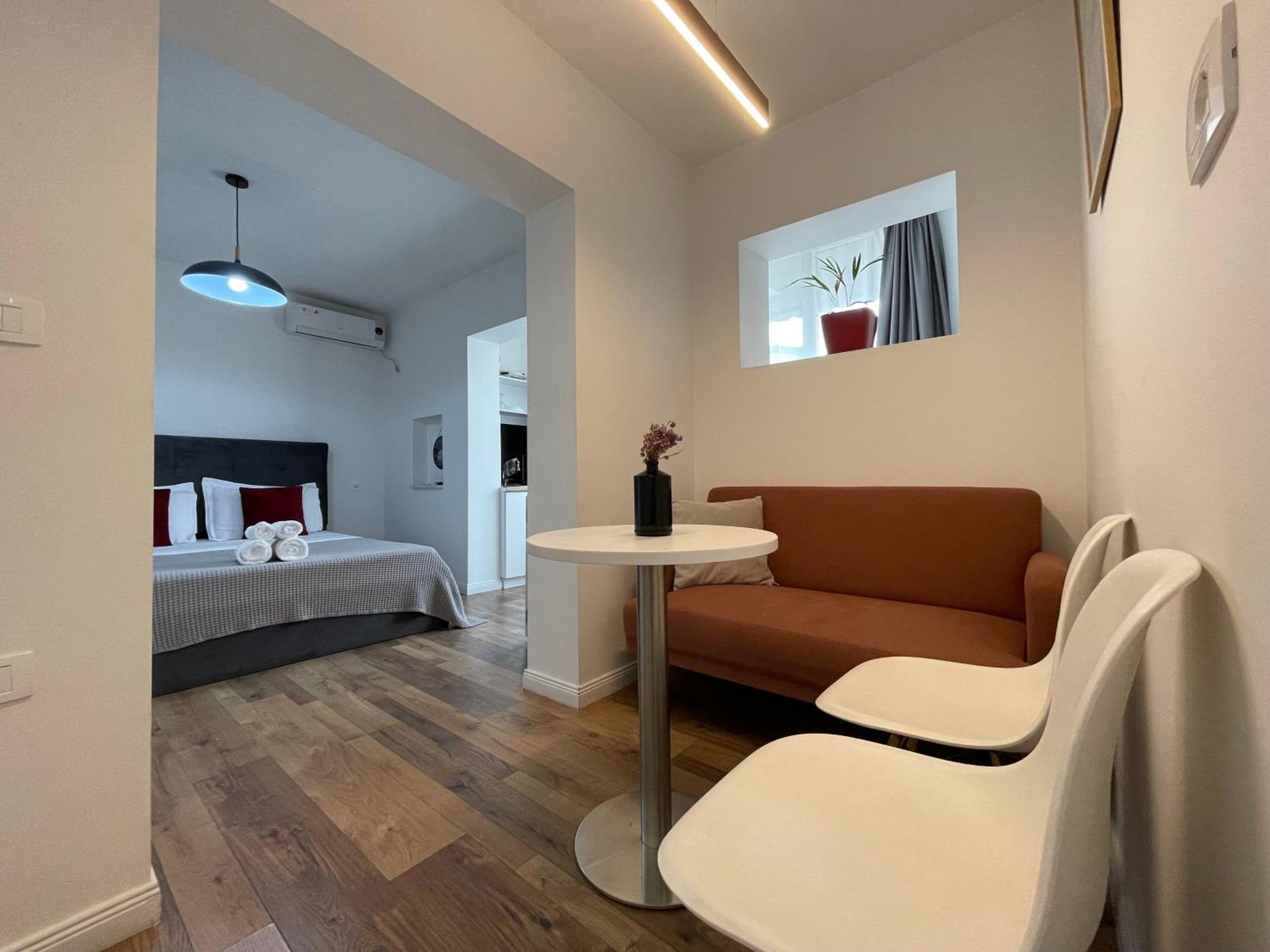 Central Studio Apartments Тирана Экстерьер фото